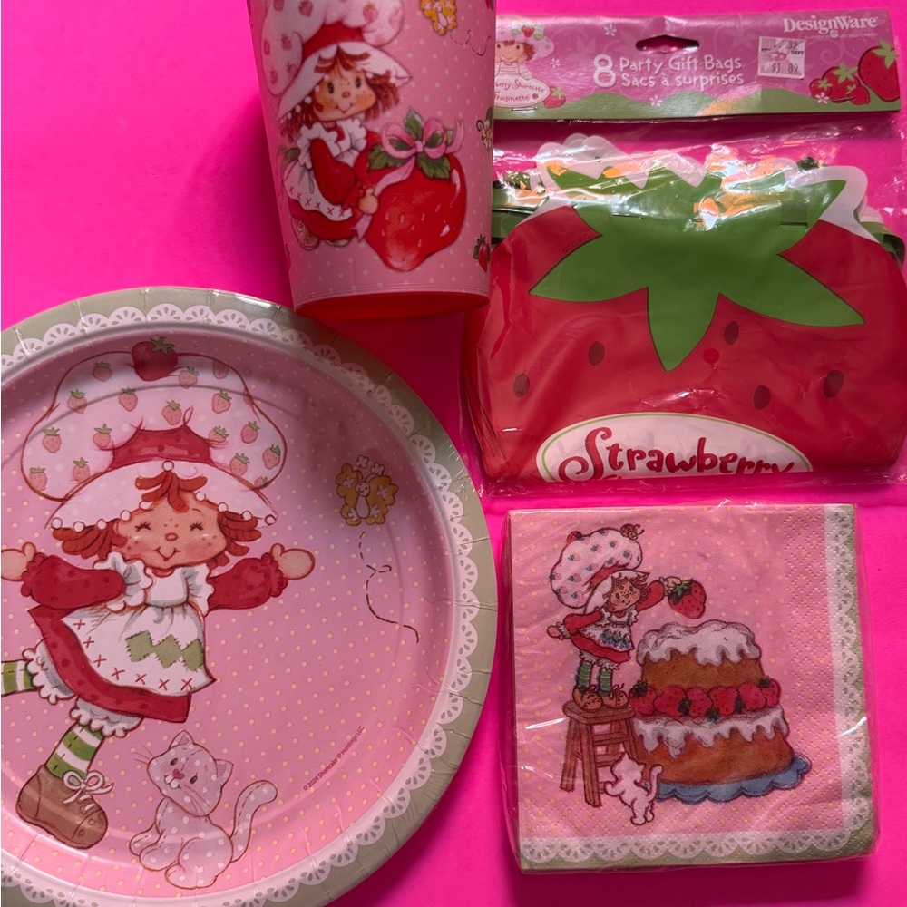 STRAWBERRY SHORTCAKE BIRTHDAY SUPPLIES